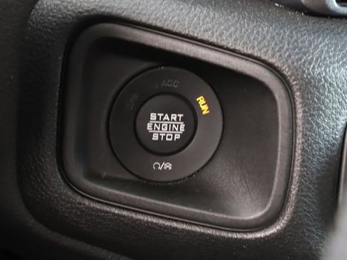 Used 2025 Jeep Wrangler Unlimited Sport AWD/4WD image 31
