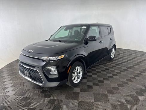 Used 2022 Kia Soul LX w/ Technology Package FWD image 3