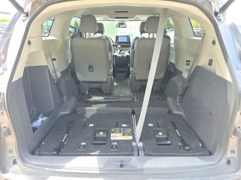 Used 2021 Toyota Sienna XLE w/ XLE Plus Package image 39