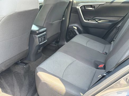 Used 2025 Toyota RAV4 XLE AWD/4WD image 19
