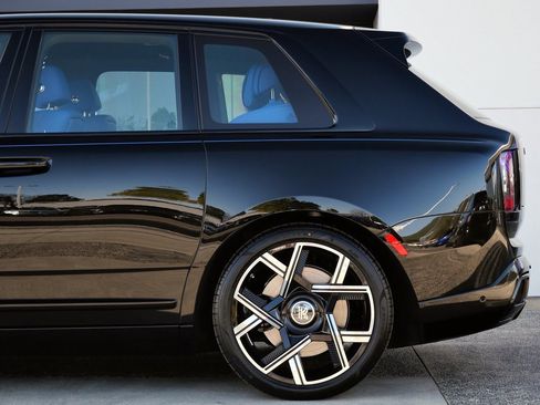 New 2026 Rolls-Royce Cullinan Black Badge image 22