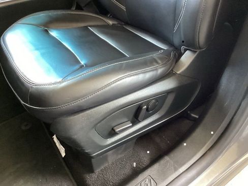 Used 2022 Ford Explorer XLT w/ Equipment Group 202A image 30