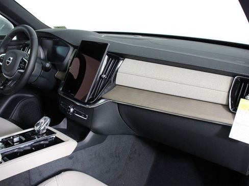 New 2026 Volvo XC90 B5 Plus image 9