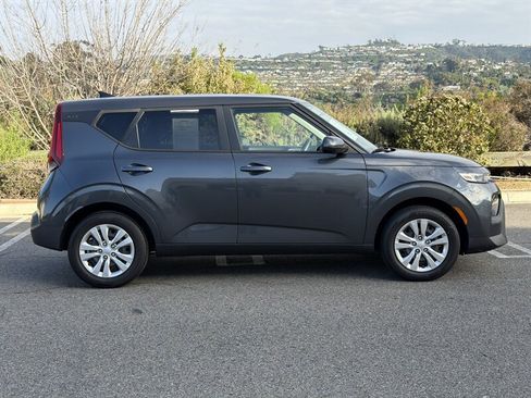 Used 2021 Kia Soul LX FWD image 7