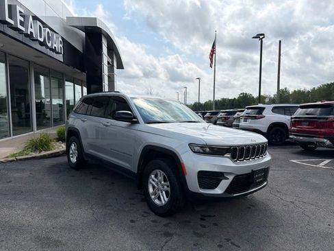 Used 2023 Jeep Grand Cherokee Laredo w/ Luxury Tech Group I AWD/4WD image 7