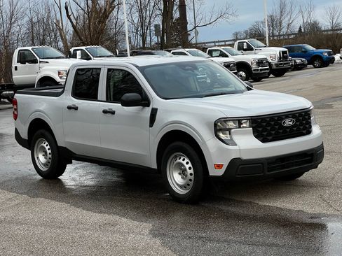 New 2025 Ford Maverick XL image 9