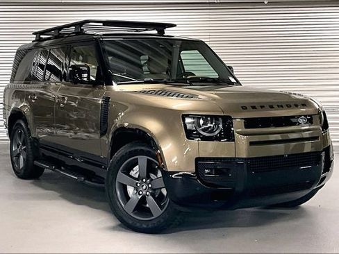 Certified 2025 Land Rover Defender 130 X-Dynamic SE AWD/4WD image 12