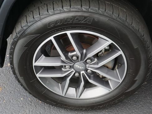 Used 2018 Jeep Grand Cherokee Limited AWD/4WD image 11
