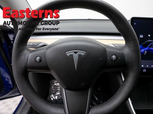 Used 2020 Tesla Model 3 Standard Range RWD image 10