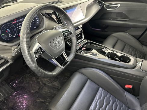 Used 2022 Audi e-tron GT Prestige w/ Prestige Package image 9