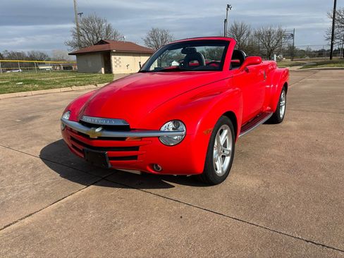 Used 2003 Chevrolet SSR w/ Preferred Equipment Group RWD image 34