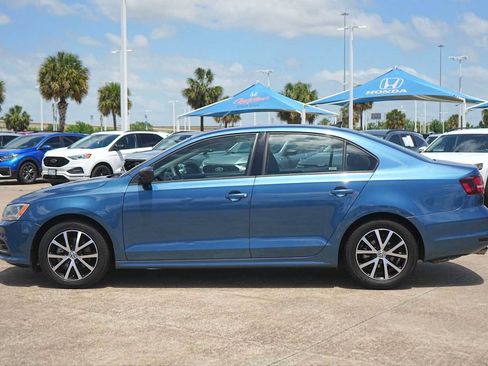 Used 2016 Volkswagen Jetta SE FWD image 3