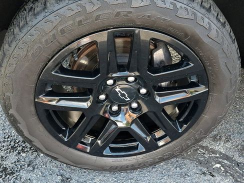 Certified 2025 Chevrolet Colorado Z71 w/ Technology Package AWD/4WD image 8