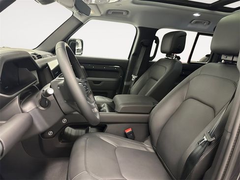 New 2026 Land Rover Defender 110 X-Dynamic SE image 9
