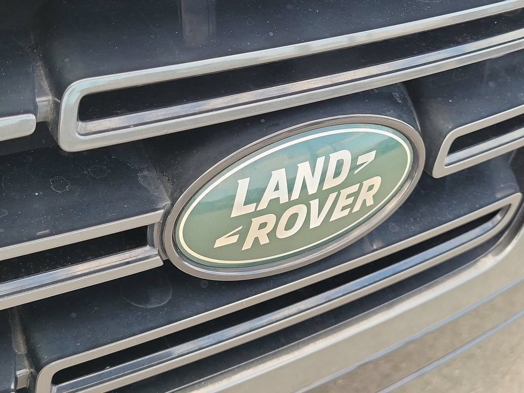 Used 2025 Land Rover Range Rover SE AWD/4WD image 10