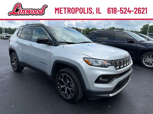 Used 2025 Jeep Compass Limited w/ Sun & Sound Group AWD/4WD image 8