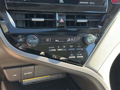 Used 2021 Toyota Camry XLE image 5