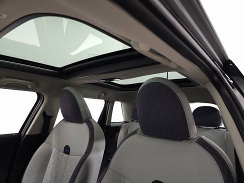 New 2025 MINI Cooper 4-Door Hardtop image 17