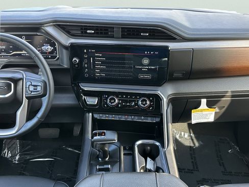 Used 2025 GMC Sierra 1500 Denali w/ Denali Reserve Package AWD/4WD image 15