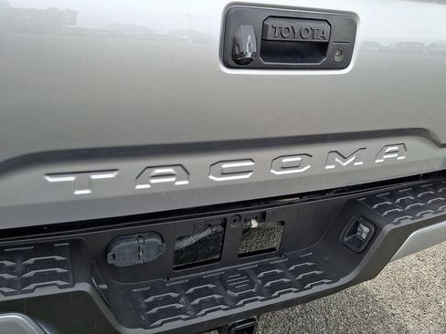 Used 2020 Toyota Tacoma SR AWD/4WD image 30
