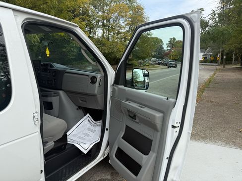 Used 2013 Ford E-150 and Econoline 150 w/ PWR Group image 14