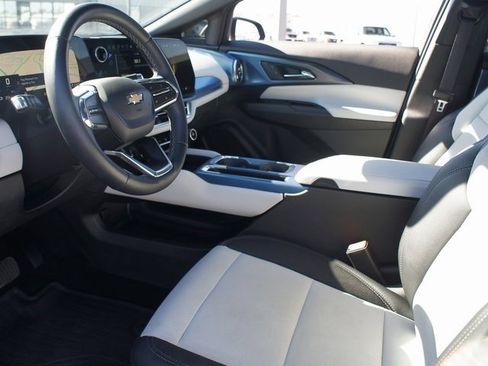 Used 2025 Chevrolet Equinox EV LT w/ Convenience Package image 12