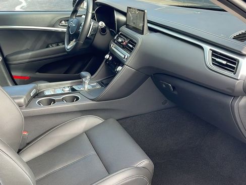 Used 2025 Genesis G70 2.5T image 31