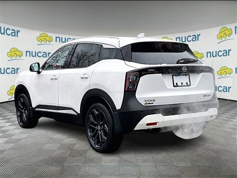 Used 2025 Nissan Kicks SR image 2
