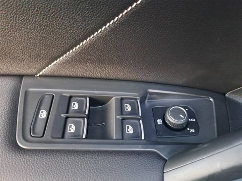 Certified 2022 Volkswagen Tiguan SE w/ Panoramic Sunroof Package image 27