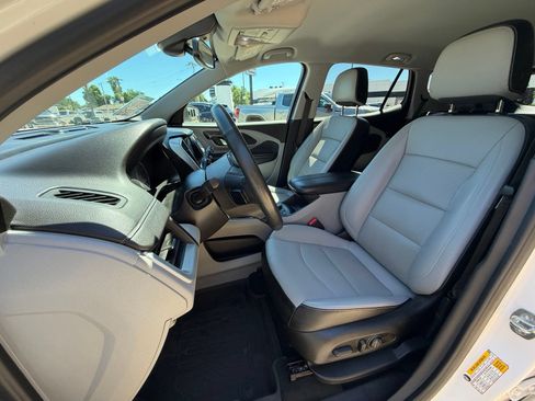 Used 2023 GMC Terrain SLT w/ LPO, Floor Liner Package FWD image 11