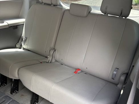 Used 2016 Toyota Sienna XLE FWD image 38