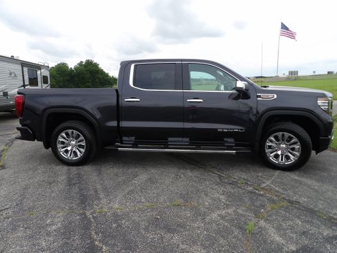 Used 2024 GMC Sierra 1500 Denali w/ Technology Package AWD/4WD image 5