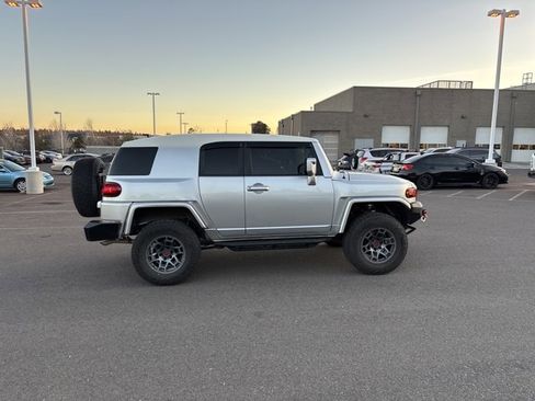 Used 2007 Toyota FJ Cruiser Base image 2