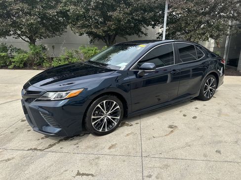 Used 2018 Toyota Camry SE w/ Convenience Package FWD image 3