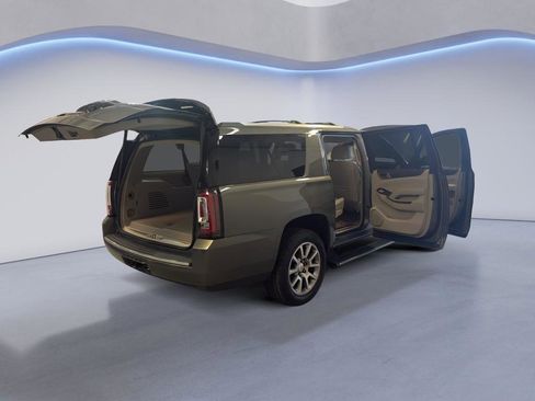 Used 2017 GMC Yukon XL Denali w/ Open Road Package AWD/4WD image 12