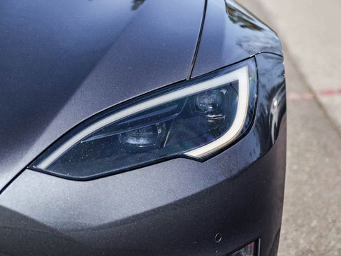 Used 2022 Tesla Model S Plaid image 10