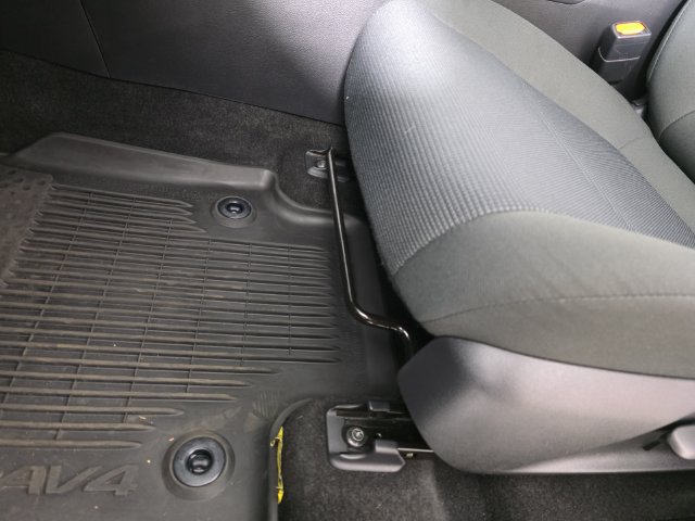 Used 2022 Toyota RAV4 LE AWD/4WD image 23
