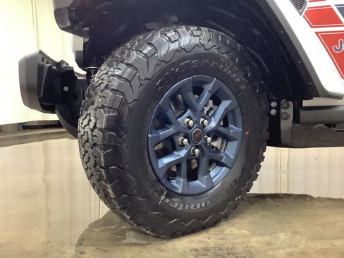 New 2026 Jeep Wrangler Unlimited Sport w/ Dual Top Group AWD/4WD image 25
