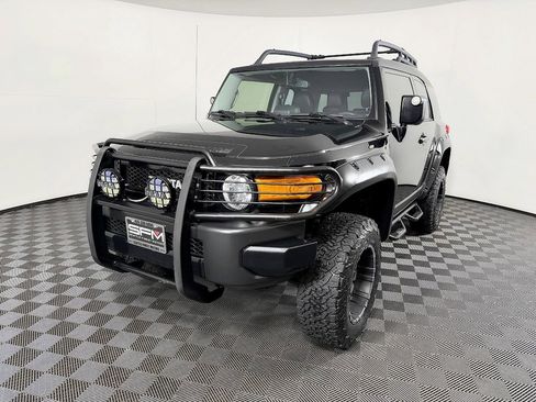 Used 2014 Toyota FJ Cruiser 4WD w/ Convenience Package image 3