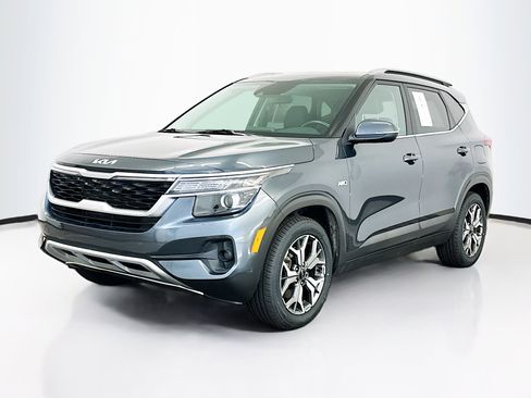 Used 2022 Kia Seltos EX image 3