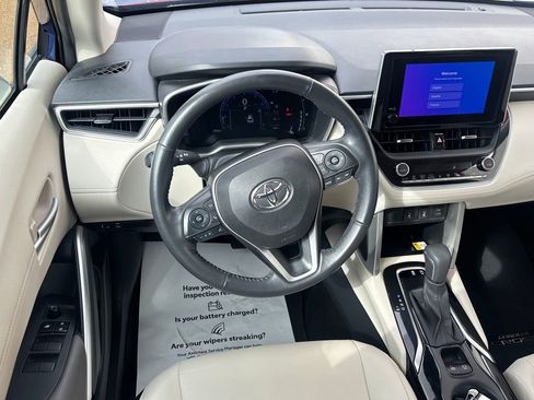 Used 2023 Toyota Corolla Cross XLE w/ Convenience Package image 4