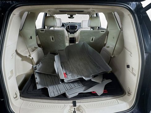 Used 2021 GMC Acadia Denali w/ Denali Technology Package image 18