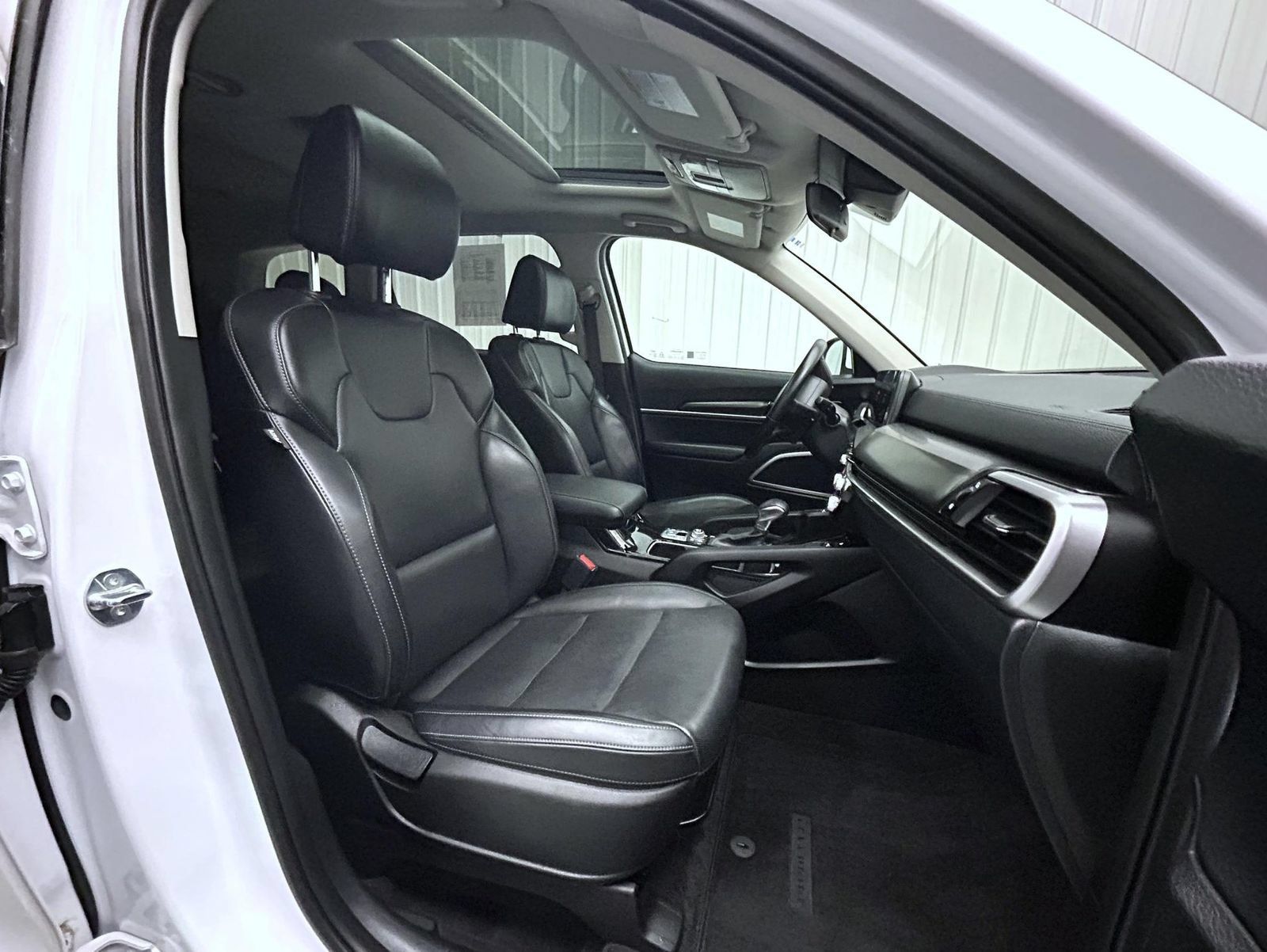 Used 2025 Kia Telluride S AWD/4WD image 15