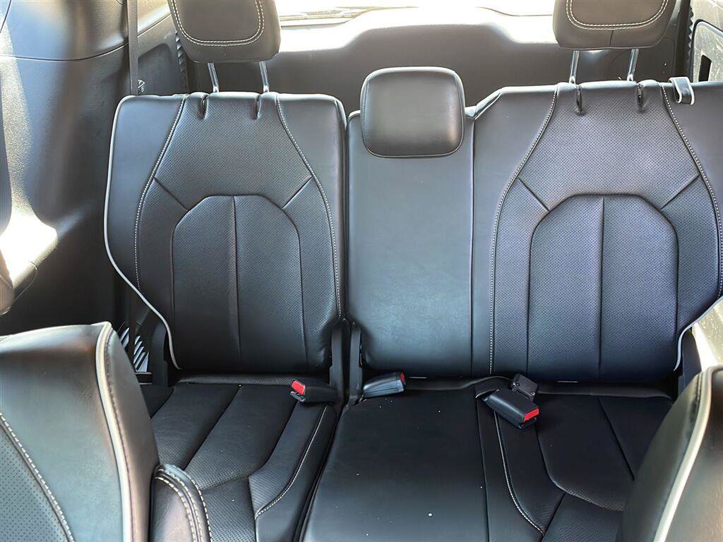 Used 2026 Chrysler Pacifica Limited w/ S Appearance Package FWD image 6