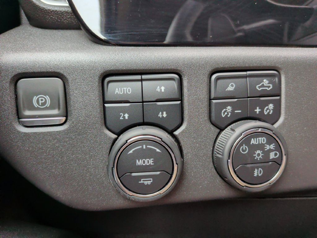 Used 2023 Chevrolet Silverado 1500 LT Trail Boss w/ LT Trail Boss Premium Package AWD/4WD image 28