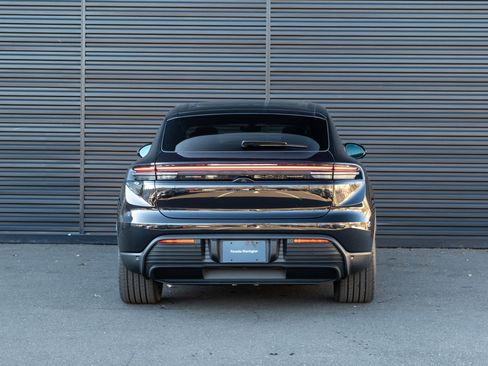 New 2026 Porsche Macan 4 Electric image 7