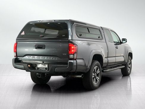 Used 2018 Toyota Tacoma TRD Sport w/ Exterior Package AWD/4WD image 5
