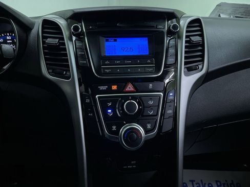 Used 2017 Hyundai Elantra GT image 22