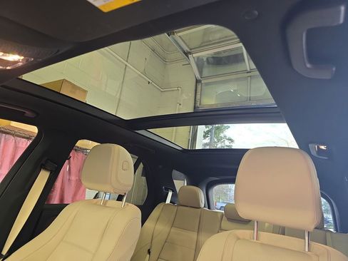 Used 2024 Mercedes-Benz GLE 350 4MATIC image 34