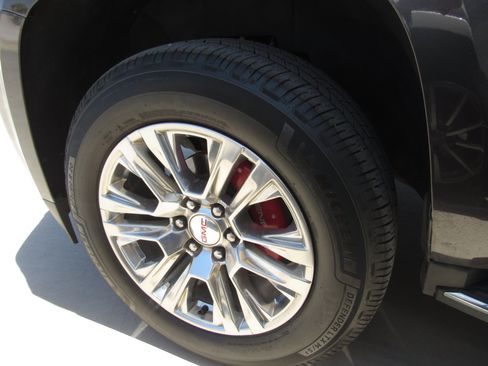 Used 2017 GMC Yukon Denali RWD image 5